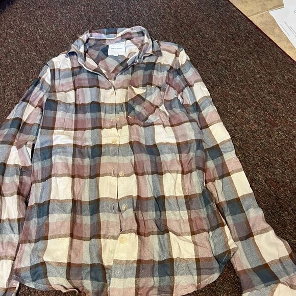 Thread & supply small button down - Picture 6 of 9